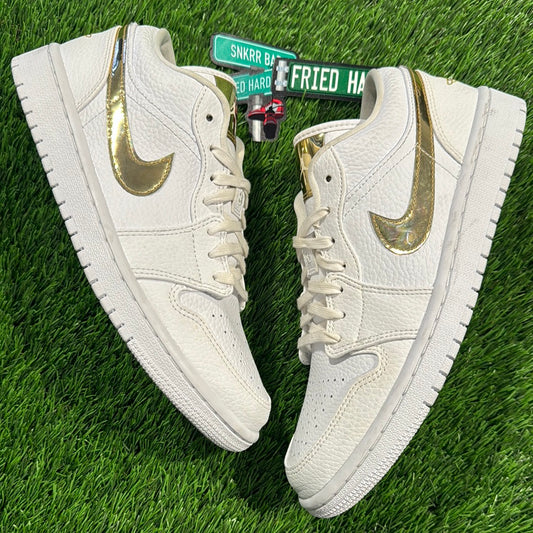 Wmns Air Jordan 1 Retro Low 'White Metallic Gold'