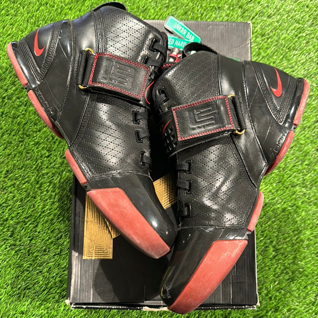 Zoom LeBron 5 'Black Varsity Crimson'