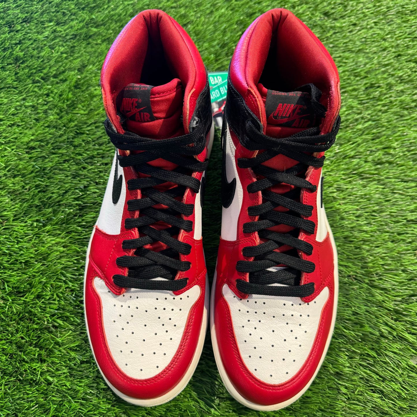 Wmns Air Jordan 1 Retro High OG 'Satin Red'