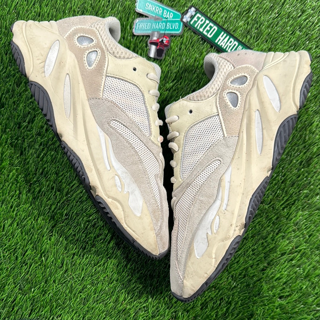 Yeezy Boost 700 'Analog' 2023