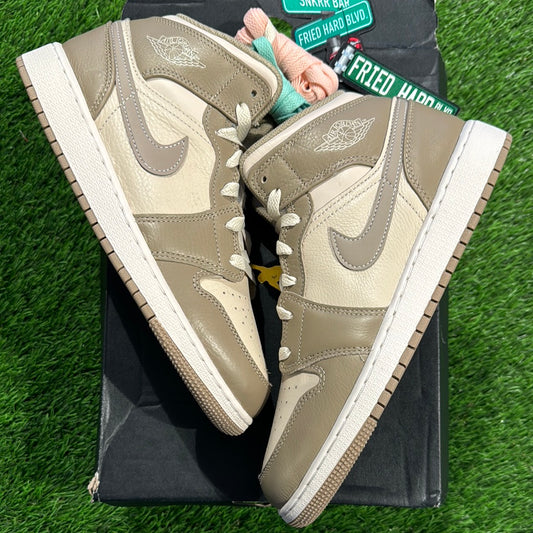 Air Jordan 1 Mid Legend Brown (GS)