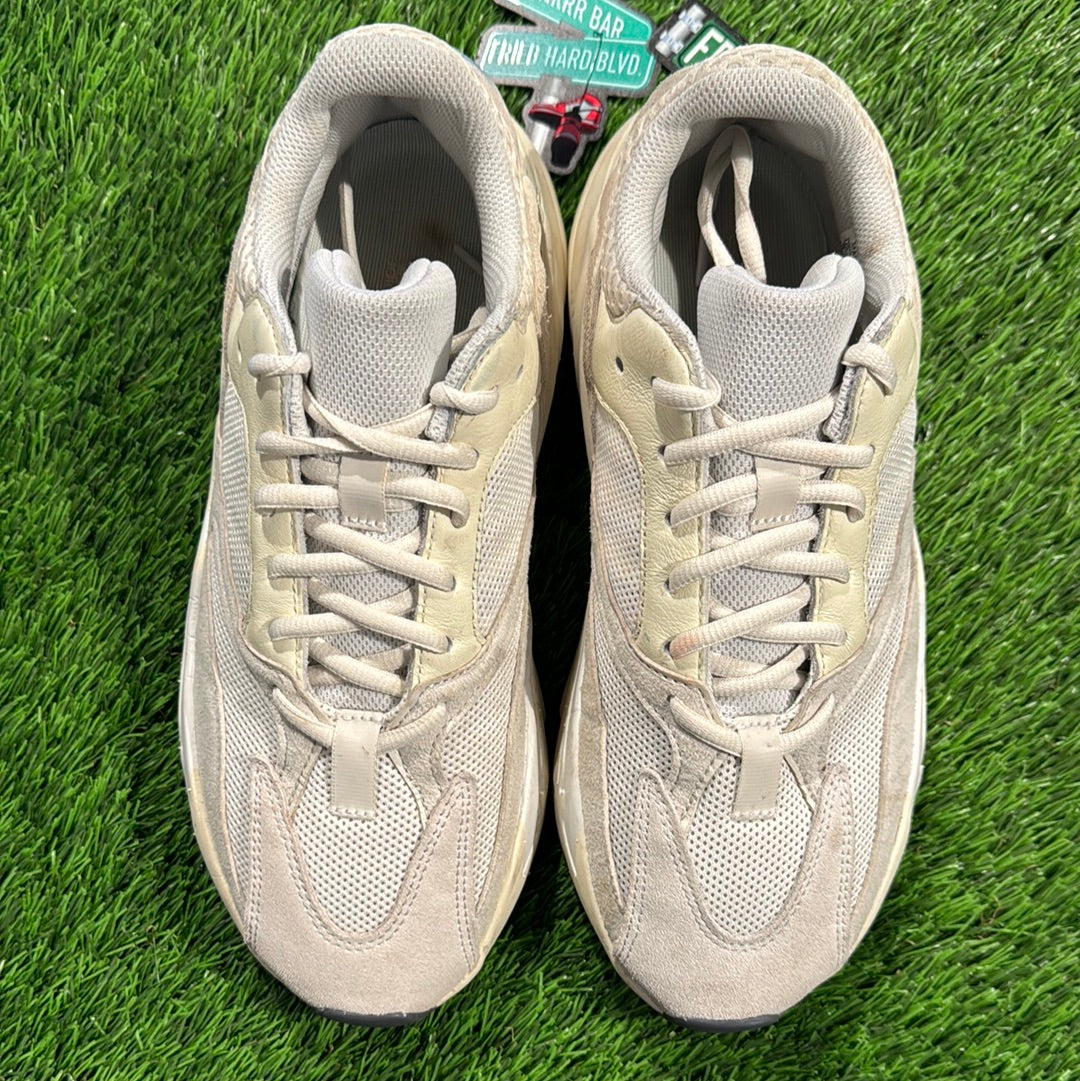 Yeezy Boost 700 'Analog' 2023