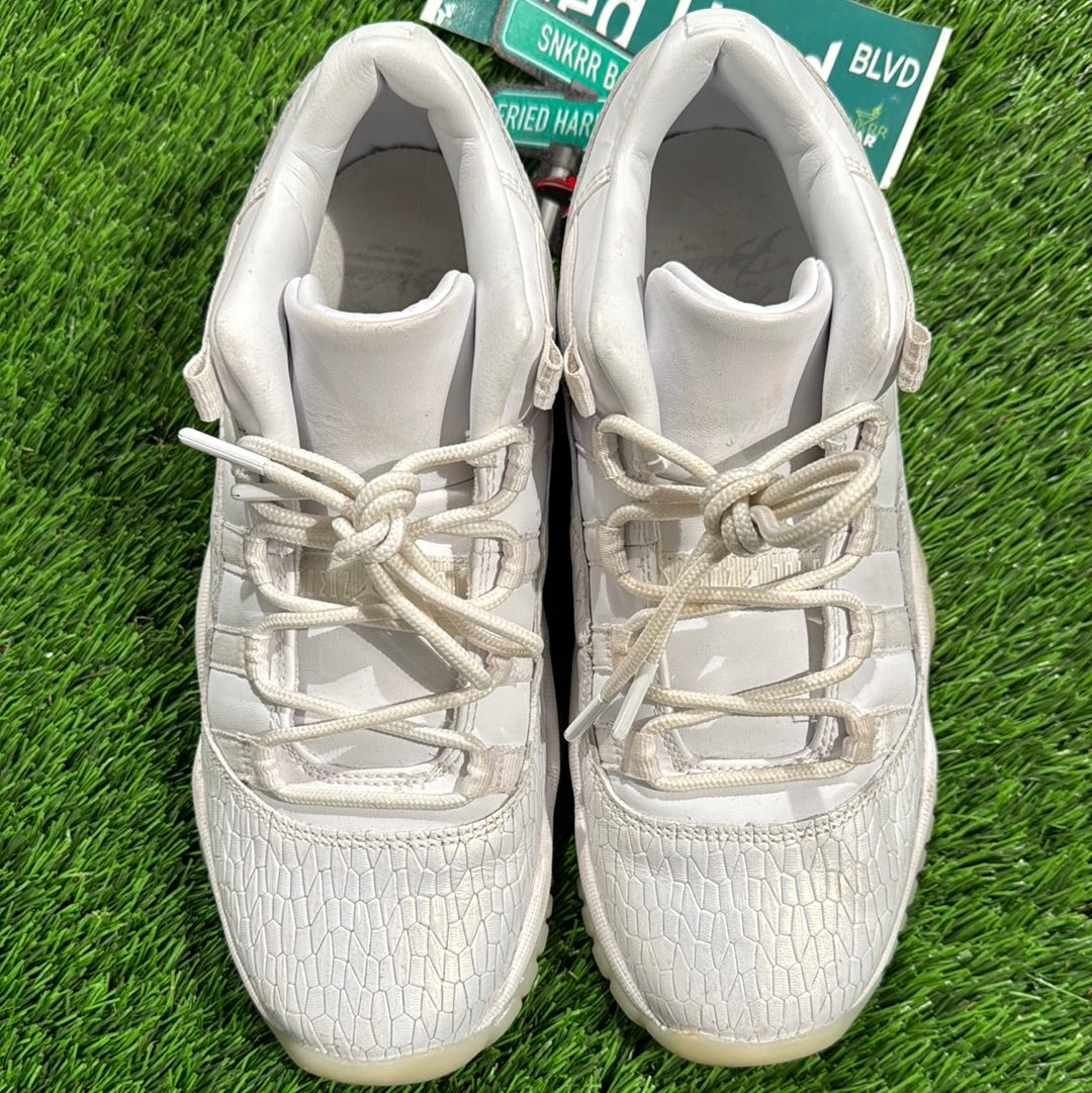 Frost white jordan 11 low best sale