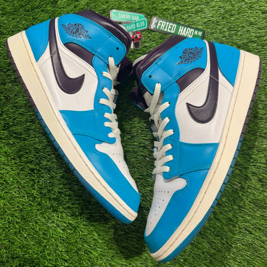 Air Jordan 1 Mid 'Hornets'