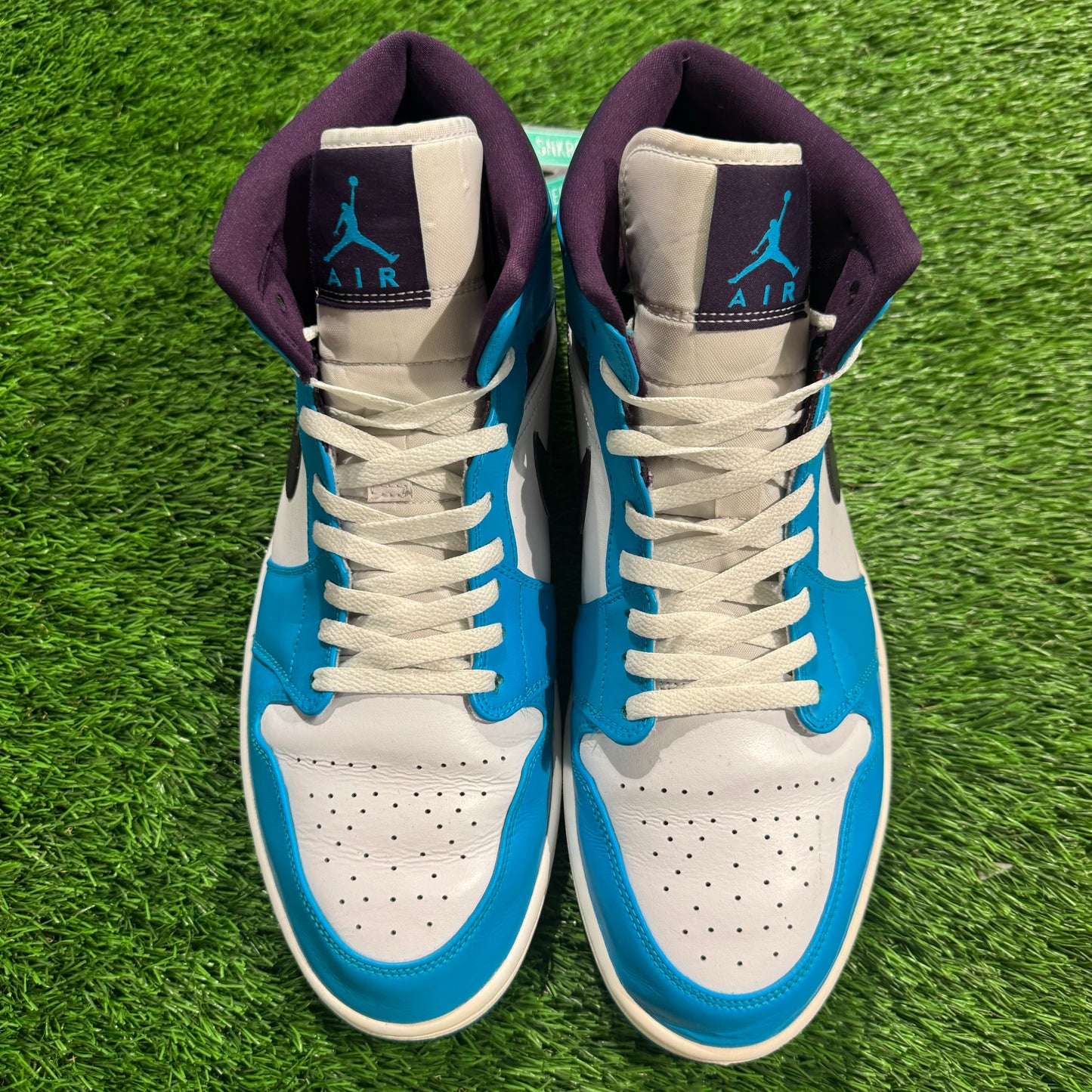 Air Jordan 1 Mid 'Hornets'