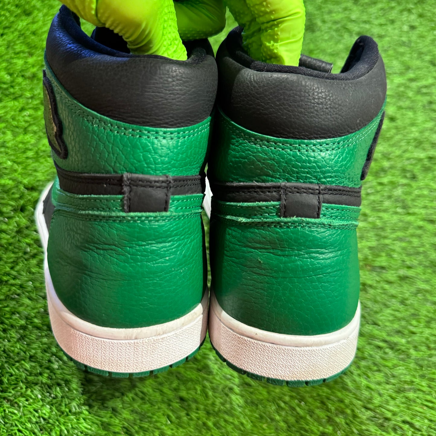 Air Jordan 1 Retro High OG 'Pine Green 2.0'