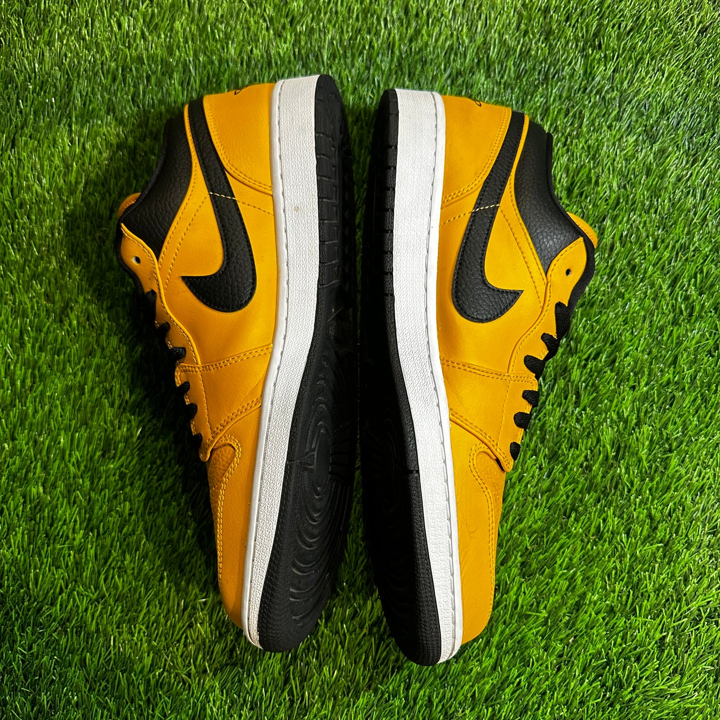 Jordan 1 Low University Gold