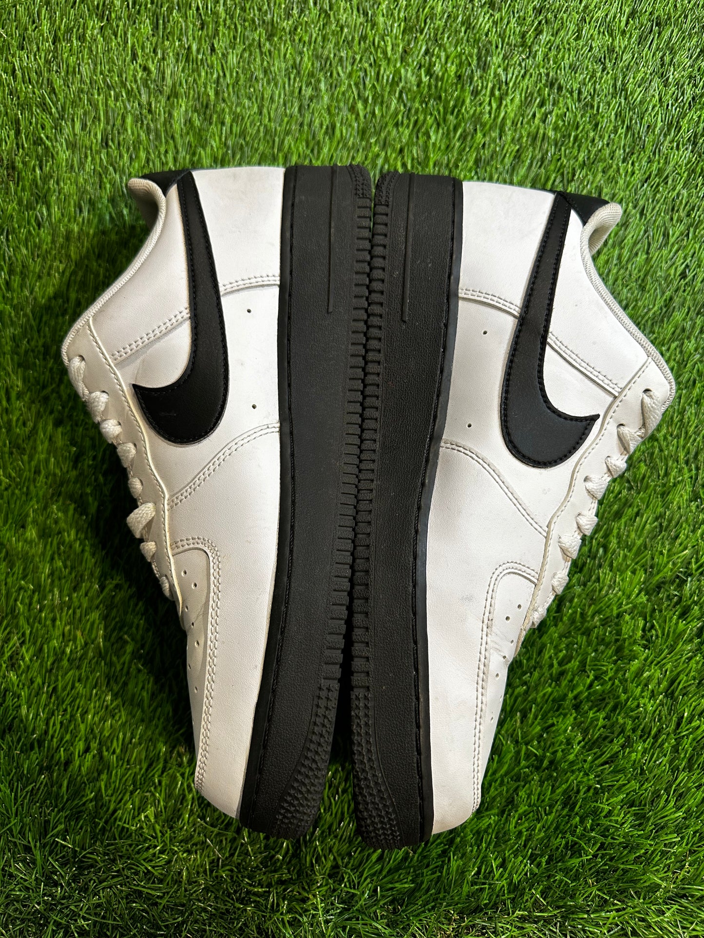 Nike Air Force 1 Low White Black Midsole