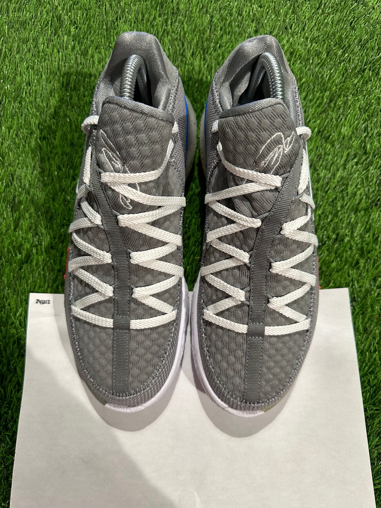 Nike LeBron 17 Low Particle Grey