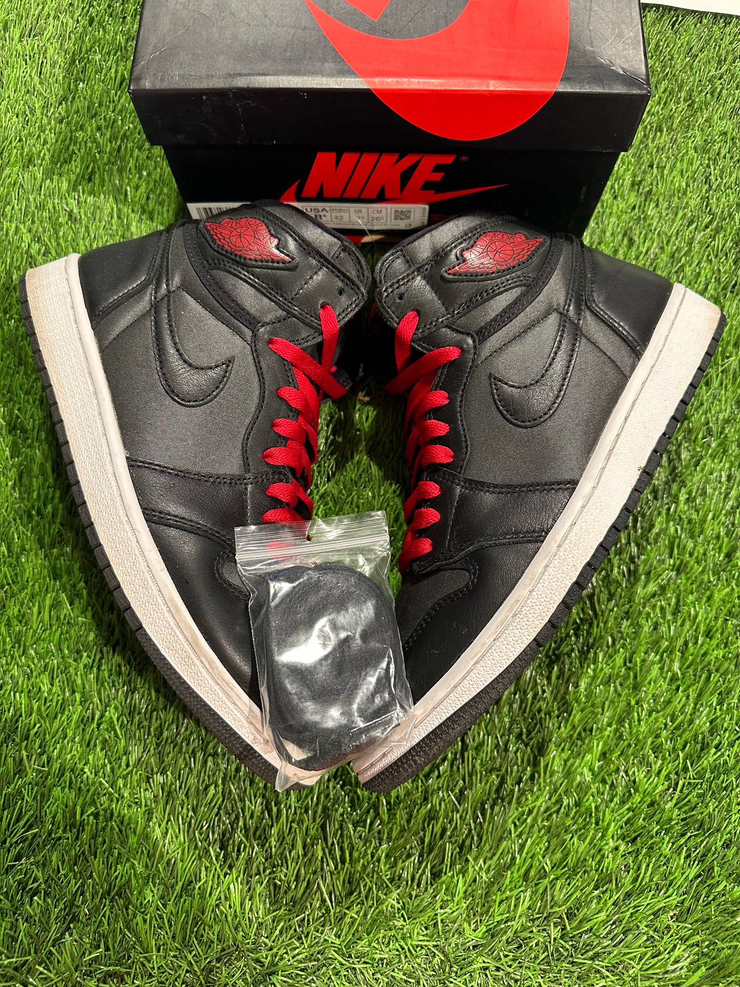 Jordan 1 Retro High Black Satin Gym Red