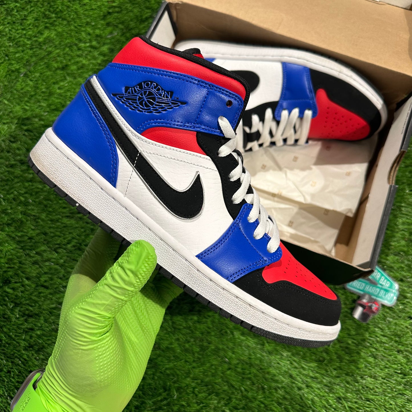 Jordan 1 Mid Top 3