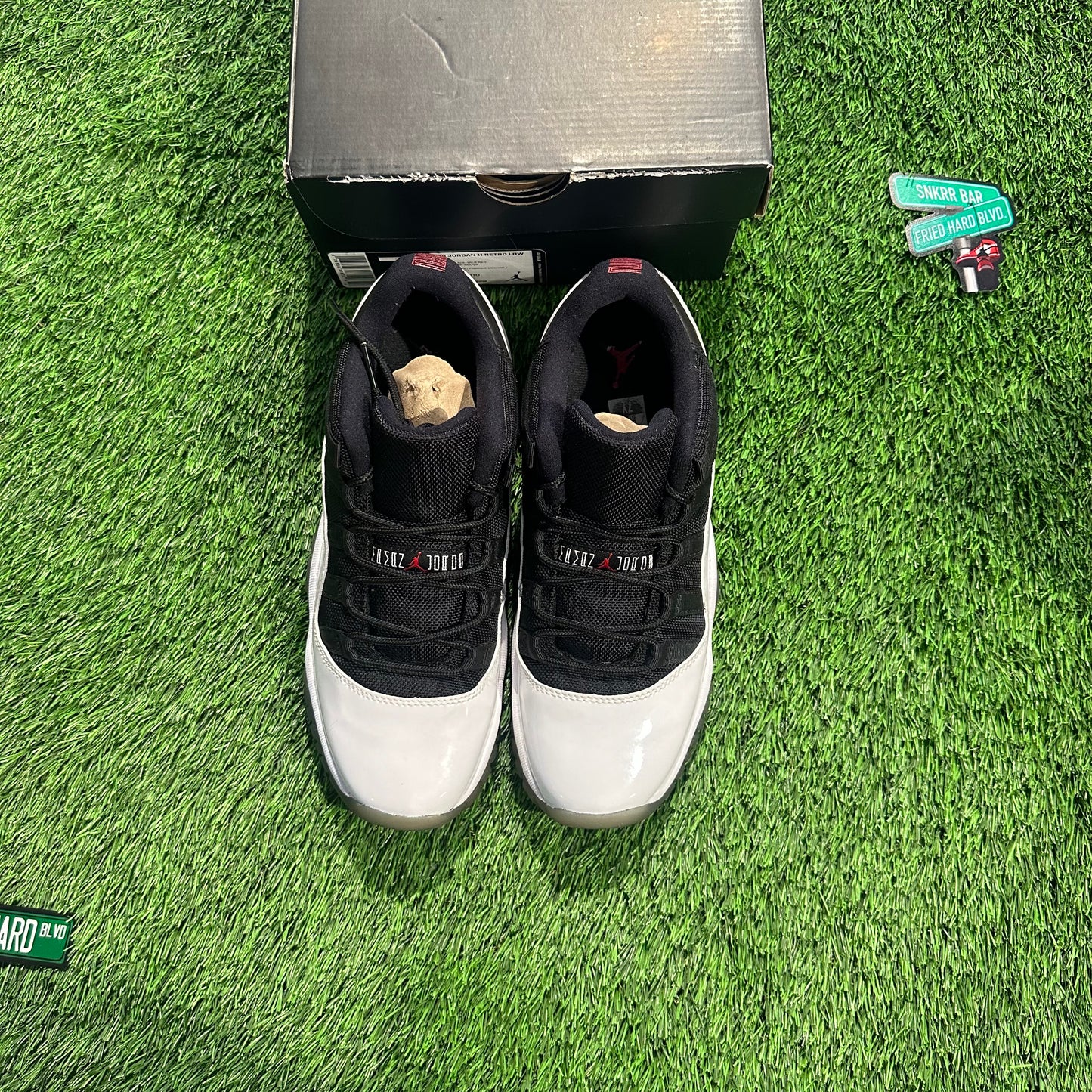 Jordan 11 Retro Low Tuxedo (GS)