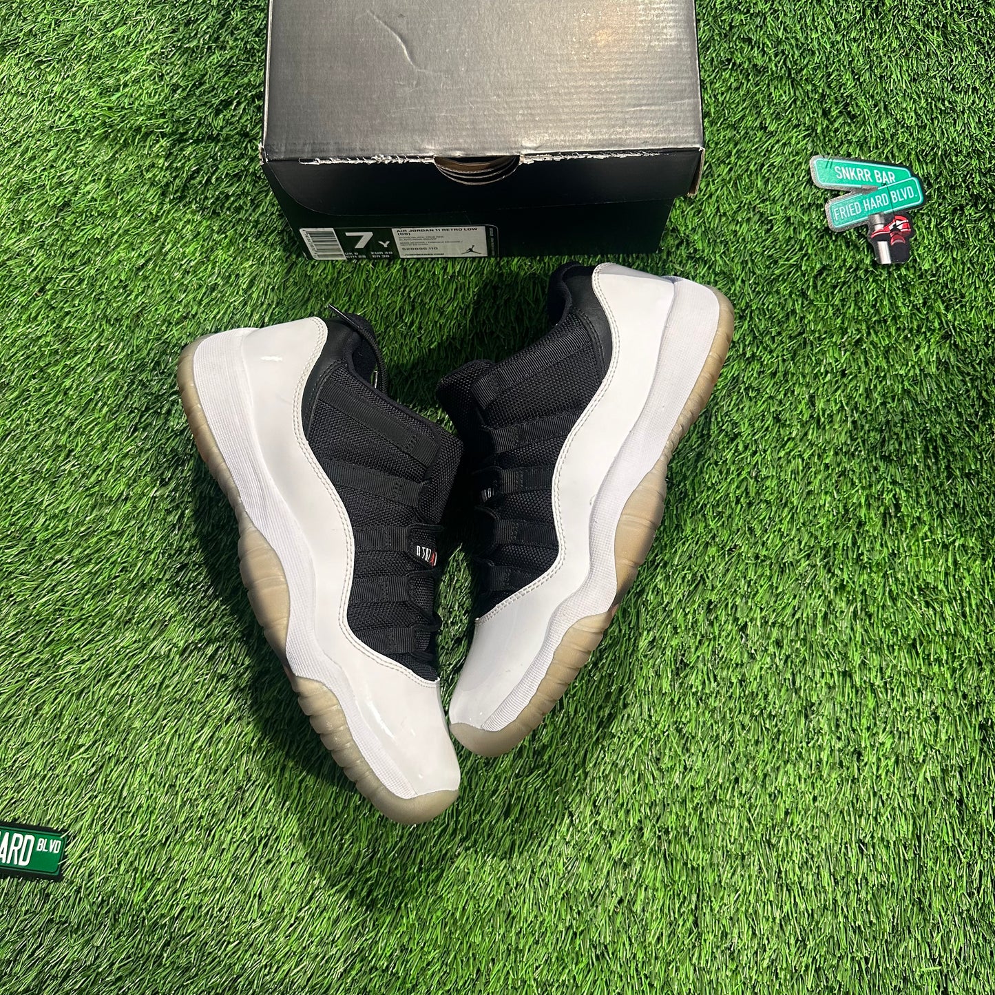 Jordan 11 Retro Low Tuxedo (GS)