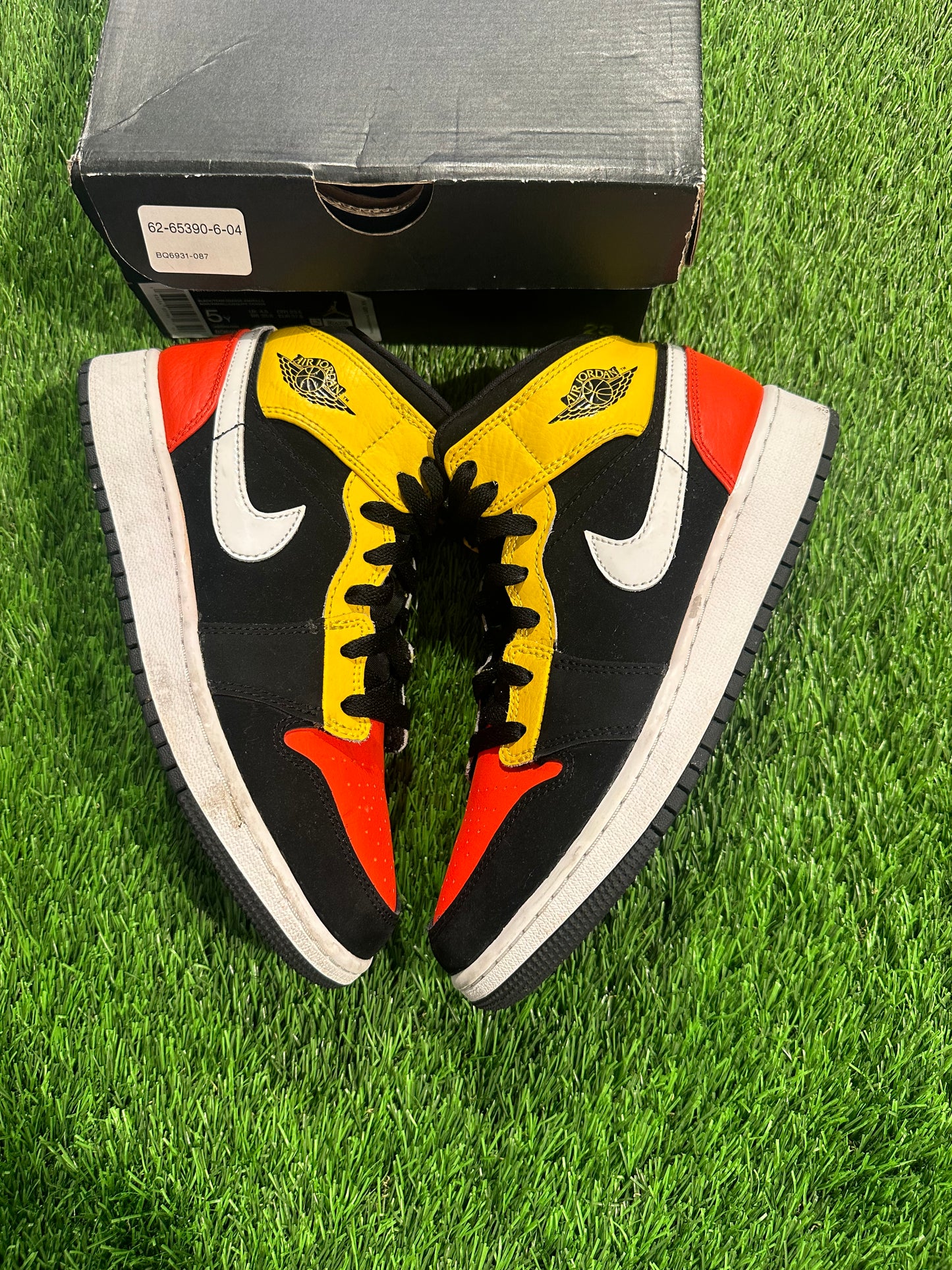 Jordan 1 Mid Black Amarillo Team Orange (GS)