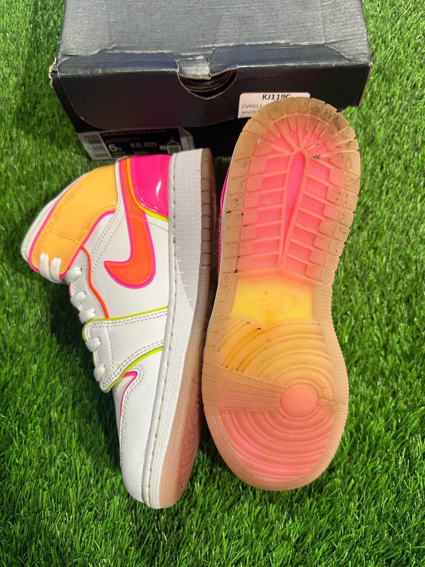 Jordan 1 Mid Edge Glow (GS)