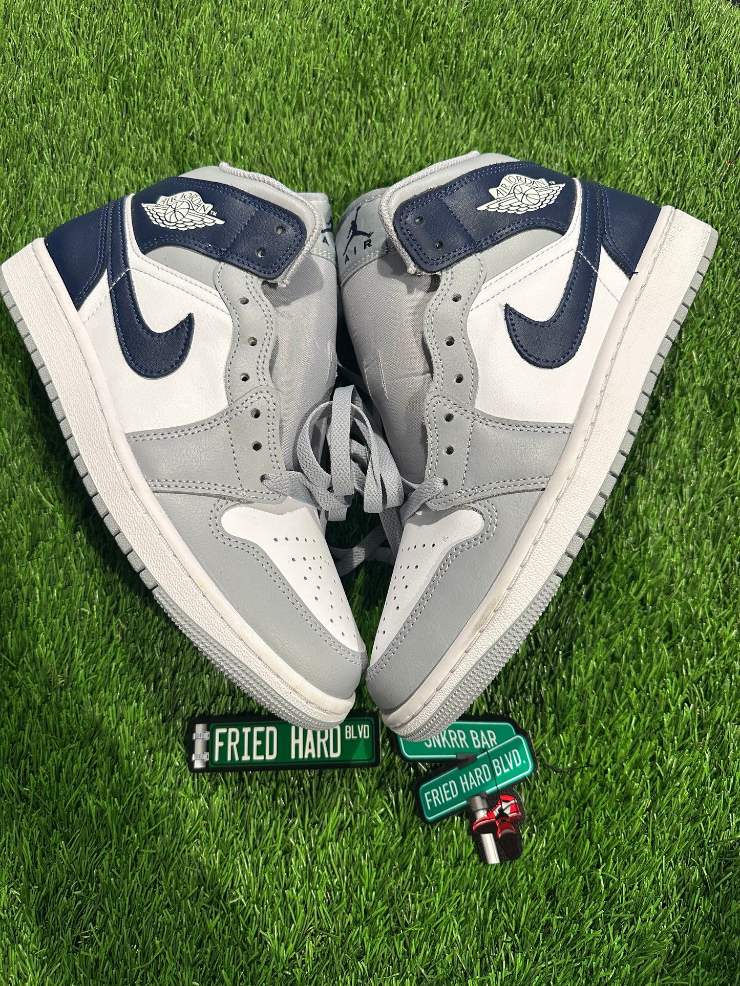 Jordan 1 Mid Wolf Grey Midnight Navy