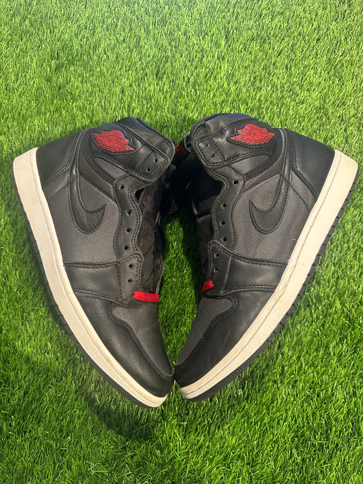 Jordan 1 Retro High Black Satin Gym Red