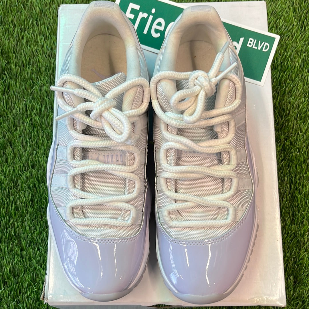 Wmns Air Jordan 11 Retro Low 'Pure Violet'