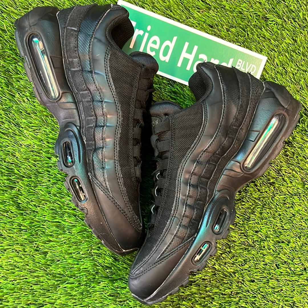 Air Max 95 Essential 'Triple Black'