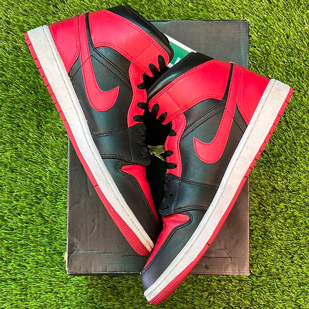 Air Jordan 1 Mid 'Banned'