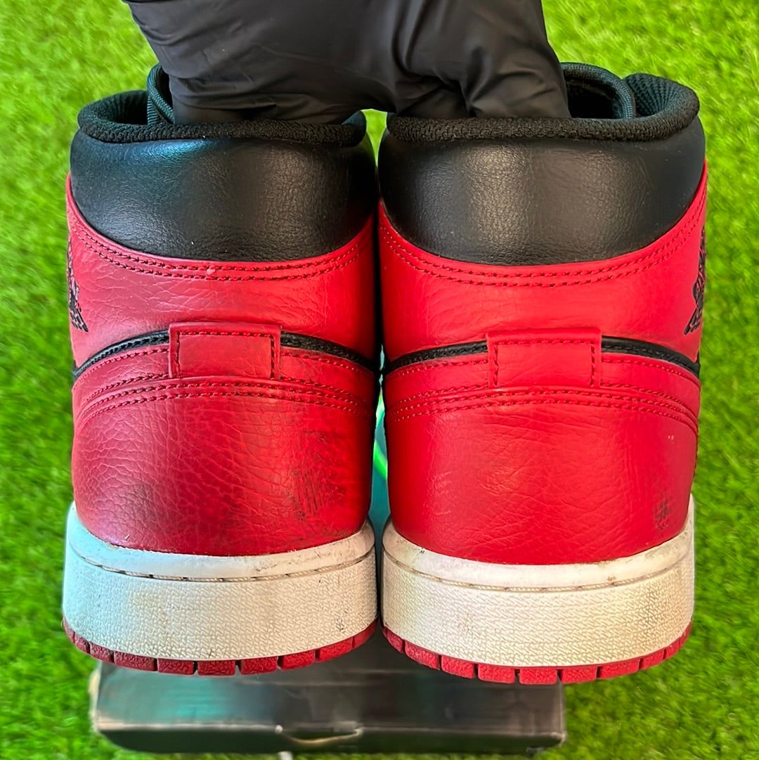 Air Jordan 1 Mid 'Banned'