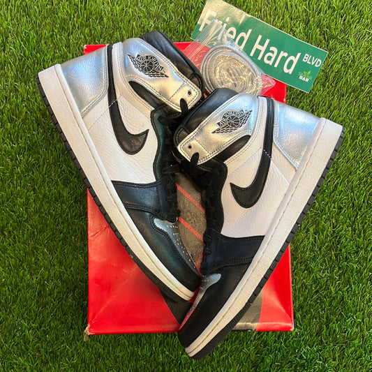 Wmns Air Jordan 1 Retro High OG 'Silver Toe'